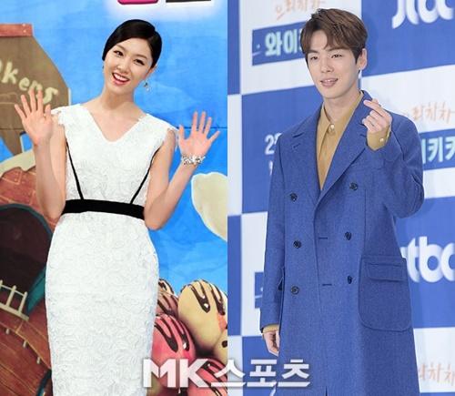 白いドレスを着た女優と青いコートを着た俳優が並んでポーズをとっている。MKスポーツによる熱愛説報道の一部。