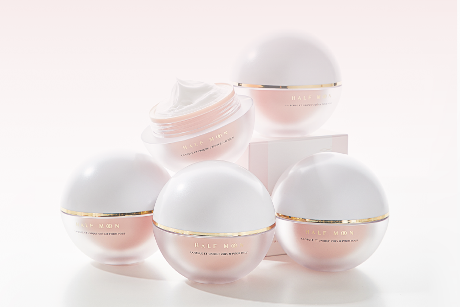 하프문的肉毒桿菌面霜產品，圓形罐裝包裝設計，高端護膚感。