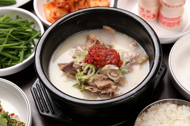 ทเวจีกุกบับ (돼지국밥)