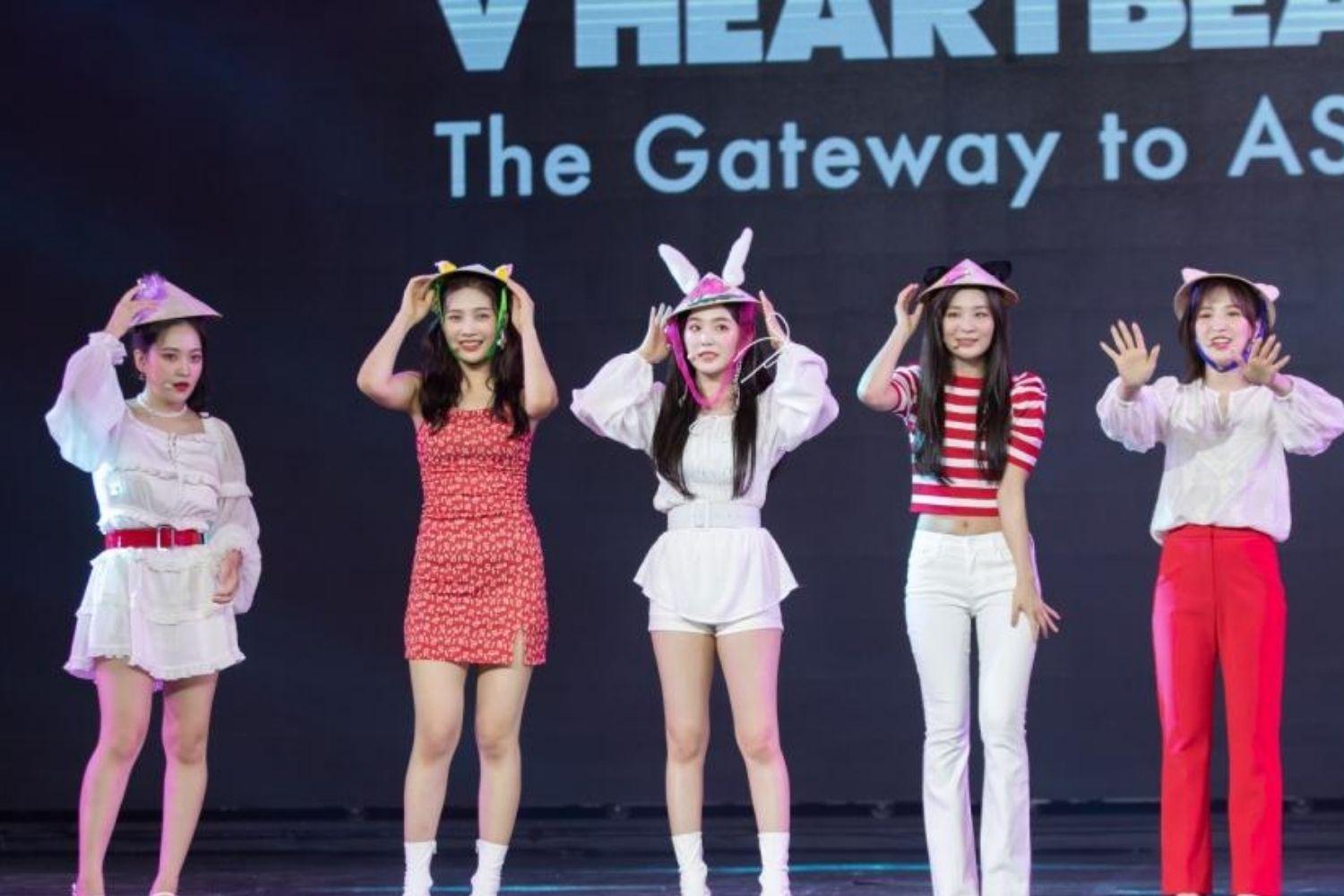 red velvet  đội nón lá việt nam 