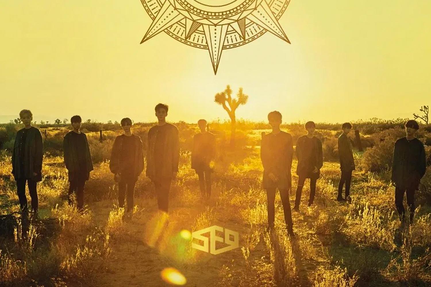 ภาพบอยแบนด์ SF9 ขณะเดินในทุ่งหญ้าภายใต้แสงอาทิตย์ที่กำลังจะลับขอบฟ้าในภาพเพลง Let's Hang Out