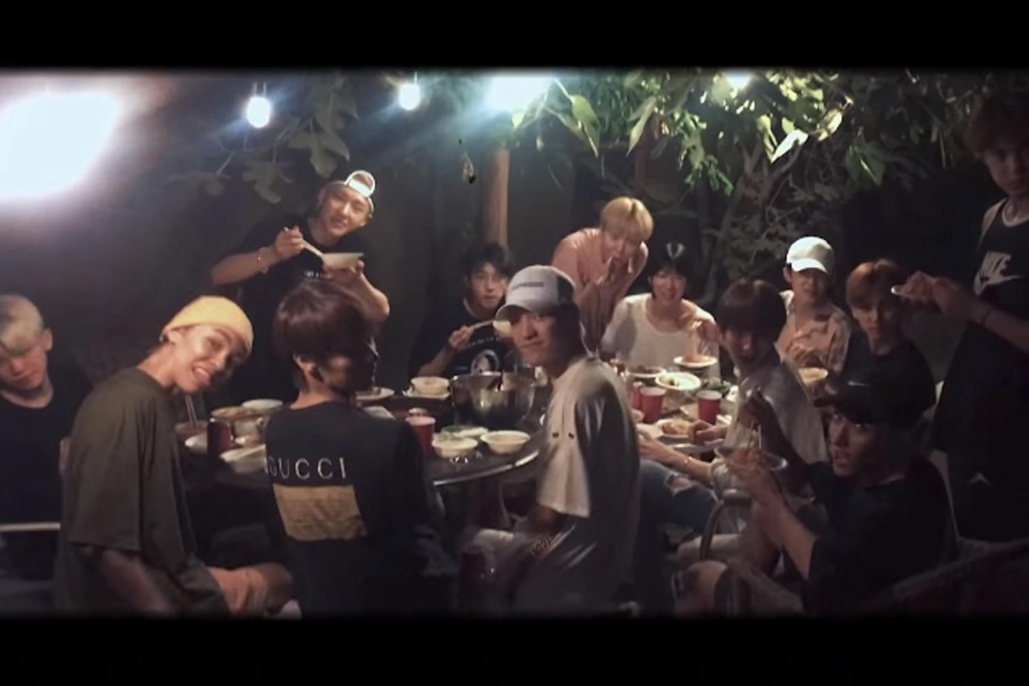 SEVENTEEN นั่งพักผ่อนตรงสวนสาธารณะใต้ร่มไม้ท่ามกลางอากาศสดใส พร้อมบรรยากาศเพลง Holiday