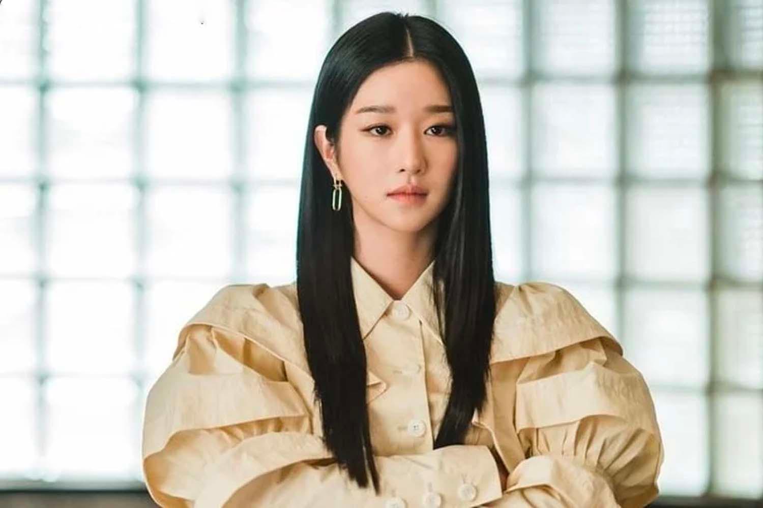 ภาพบรรยากาศของห้องที่มีแสงส่องเข้ามาและสร้างอารมณ์ที่สวยงาม