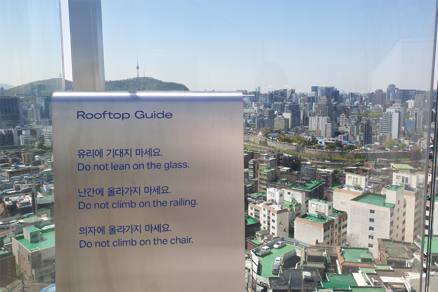 T(ER)T(RE)咖啡厅的屋顶区域，开阔的空间，让客人能俯瞰完整的城市风光，享受自由的感觉。