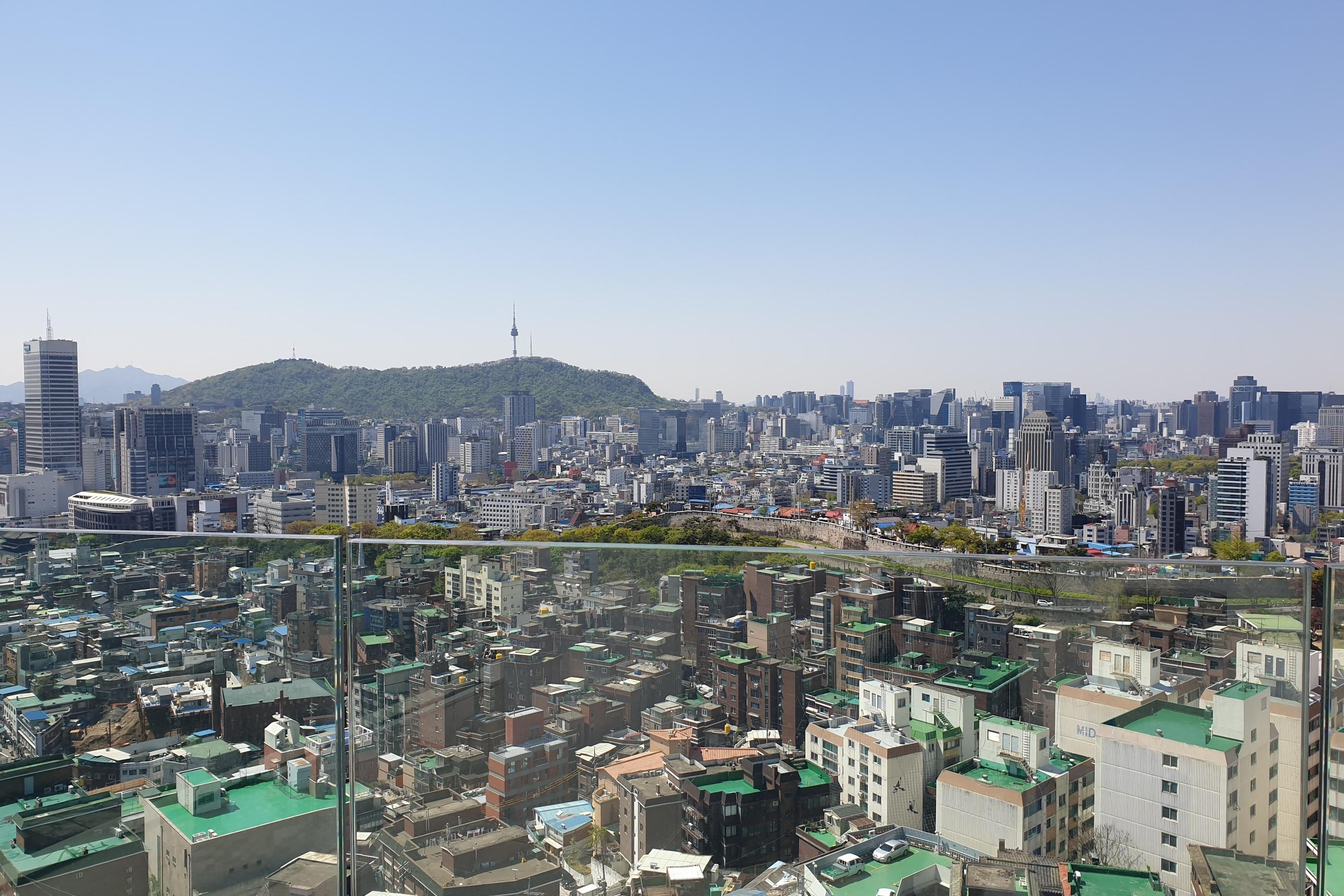 韓国、韓国カフェ、ブルーカフェ、韓国ブルーカフェ、青いカフェ、韓国青いカフェ、韓国ブルー、韓国青、マンウォン市場、望遠市場、マンウォン、チャンシン駅、夜景のキレイなカフェ、クロワッサン、ブラウニー、ソウルカフェ、ソウル、南山タワー、雰囲気の良いカフェ、韓国夜景カフェ