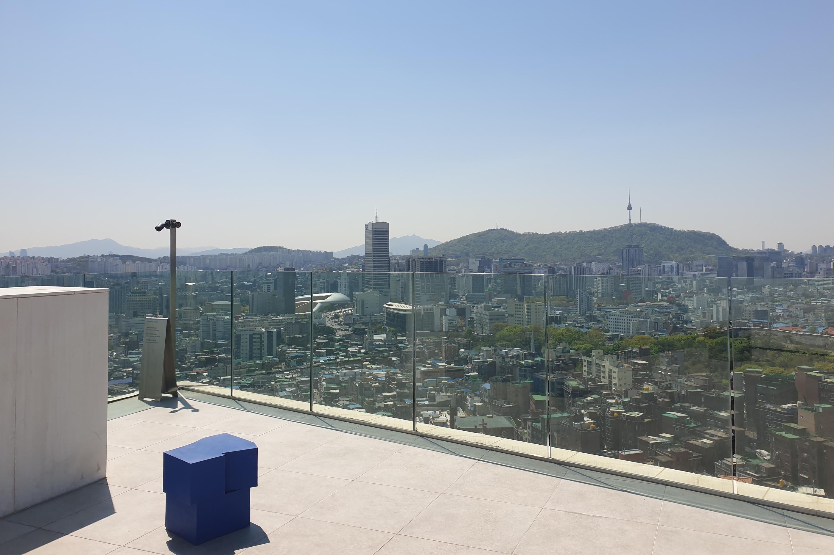 韓国、韓国カフェ、ブルーカフェ、韓国ブルーカフェ、青いカフェ、韓国青いカフェ、韓国ブルー、韓国青、マンウォン市場、望遠市場、マンウォン、チャンシン駅、夜景のキレイなカフェ、クロワッサン、ブラウニー、ソウルカフェ、ソウル、南山タワー、雰囲気の良いカフェ、韓国夜景カフェ