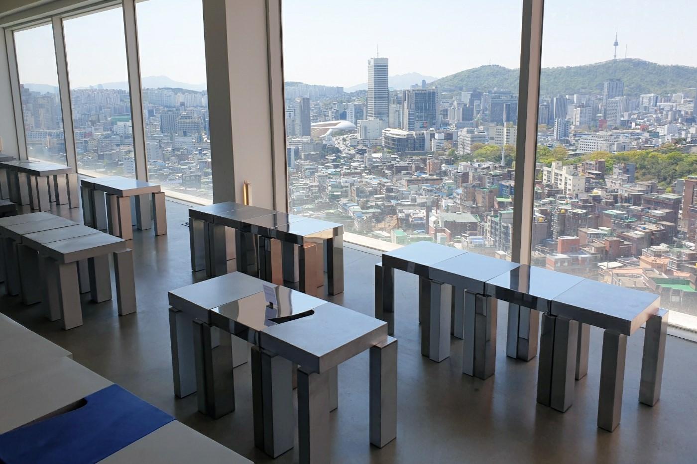 韓国、韓国カフェ、ブルーカフェ、韓国ブルーカフェ、青いカフェ、韓国青いカフェ、韓国ブルー、韓国青、マンウォン市場、望遠市場、マンウォン、チャンシン駅、夜景のキレイなカフェ、クロワッサン、ブラウニー、ソウルカフェ、ソウル、南山タワー、雰囲気の良いカフェ、韓国夜景カフェ