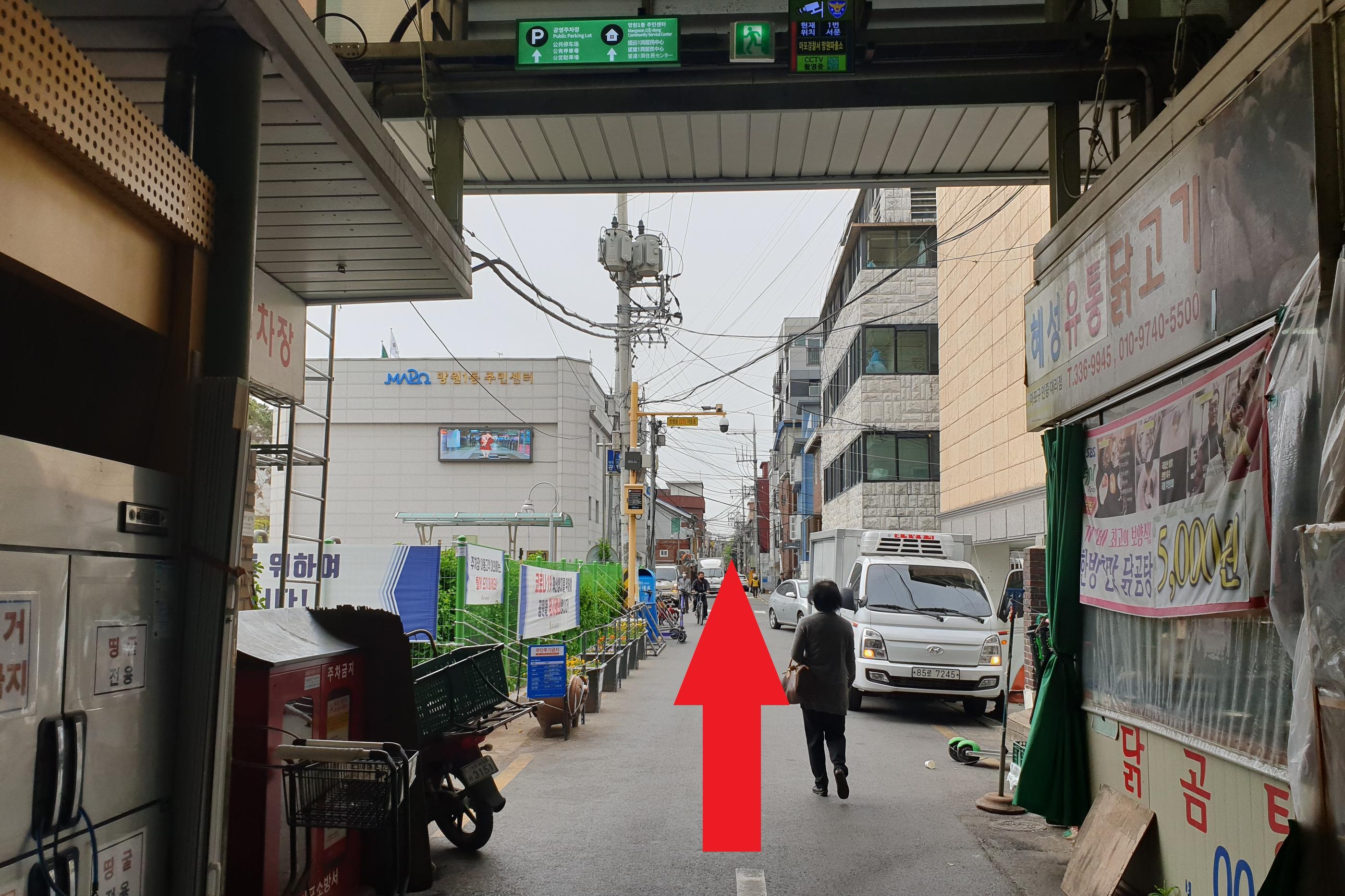 韓国、韓国カフェ、ブルーカフェ、韓国ブルーカフェ、青いカフェ、韓国青いカフェ、韓国ブルー、韓国青、マンウォン市場、望遠市場、マンウォン、チャンシン駅、夜景のキレイなカフェ、クロワッサン、ブラウニー、ソウルカフェ、ソウル、南山タワー、雰囲気の良いカフェ、韓国夜景カフェ