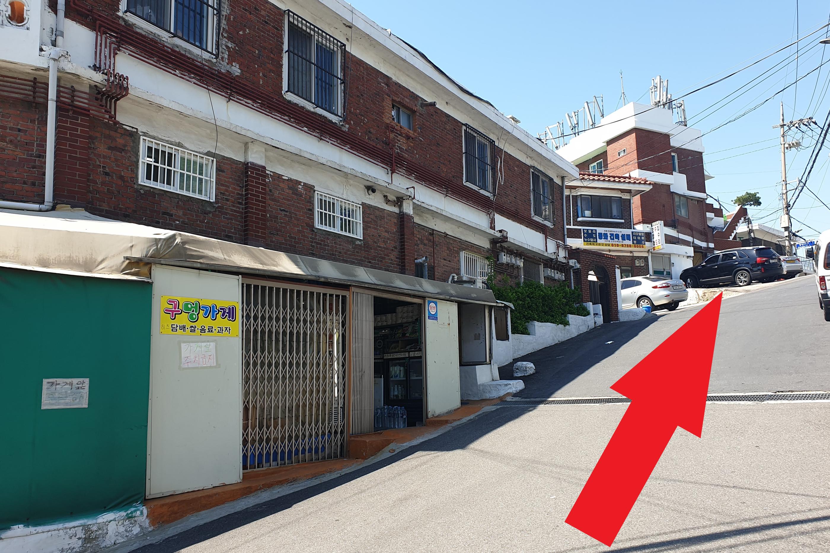 韓国、韓国カフェ、ブルーカフェ、韓国ブルーカフェ、青いカフェ、韓国青いカフェ、韓国ブルー、韓国青、マンウォン市場、望遠市場、マンウォン、チャンシン駅、夜景のキレイなカフェ、クロワッサン、ブラウニー、ソウルカフェ、ソウル、南山タワー、雰囲気の良いカフェ、韓国夜景カフェ