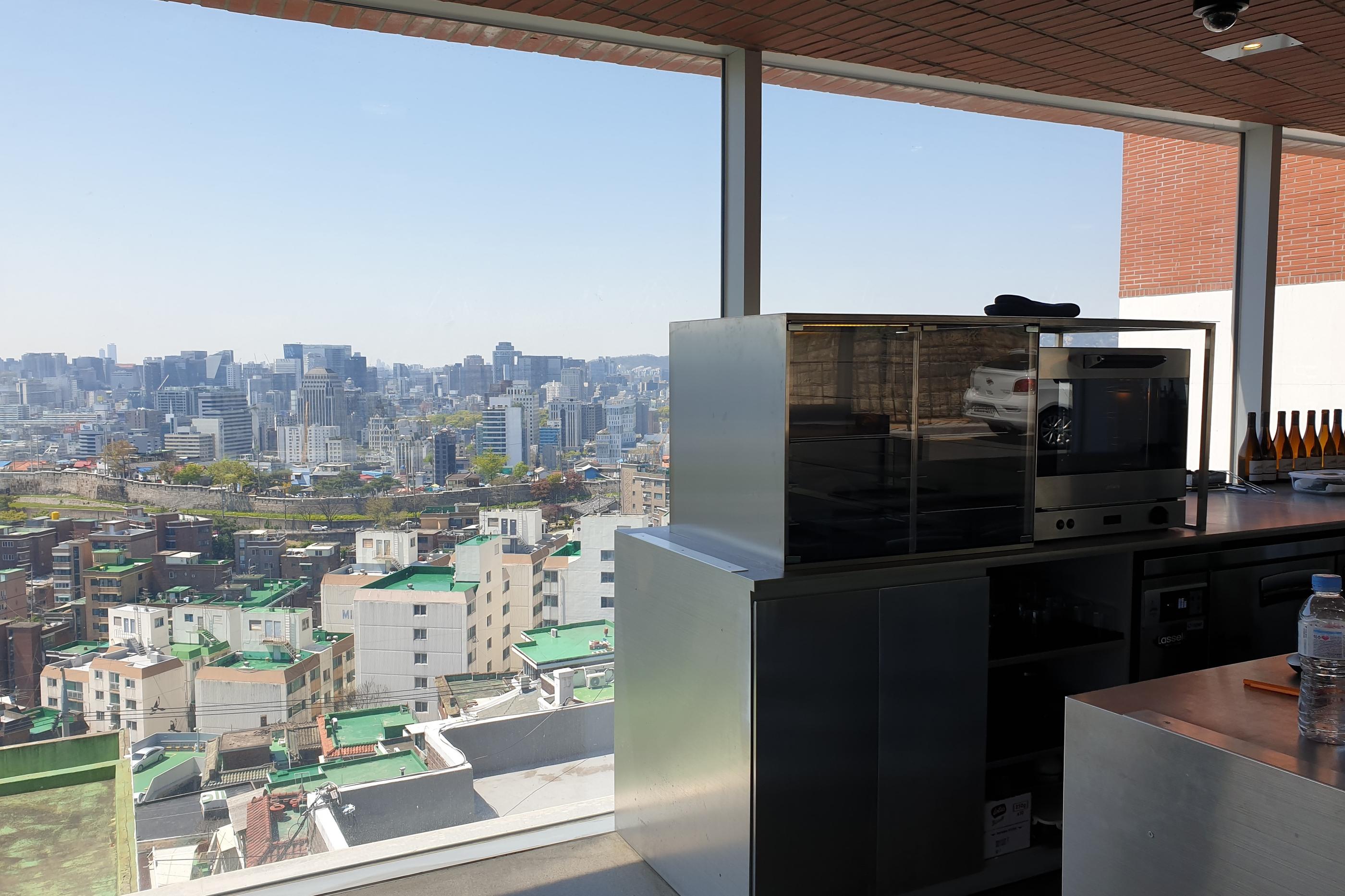 韓国、韓国カフェ、ブルーカフェ、韓国ブルーカフェ、青いカフェ、韓国青いカフェ、韓国ブルー、韓国青、マンウォン市場、望遠市場、マンウォン、チャンシン駅、夜景のキレイなカフェ、クロワッサン、ブラウニー、ソウルカフェ、ソウル、南山タワー、雰囲気の良いカフェ、韓国夜景カフェ