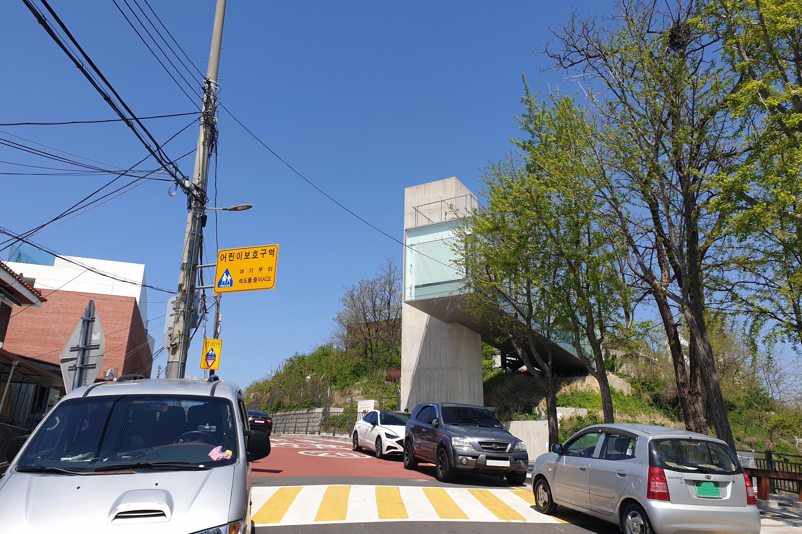 韓国、韓国カフェ、ブルーカフェ、韓国ブルーカフェ、青いカフェ、韓国青いカフェ、韓国ブルー、韓国青、マンウォン市場、望遠市場、マンウォン、チャンシン駅、夜景のキレイなカフェ、クロワッサン、ブラウニー、ソウルカフェ、ソウル、南山タワー、雰囲気の良いカフェ、韓国夜景カフェ