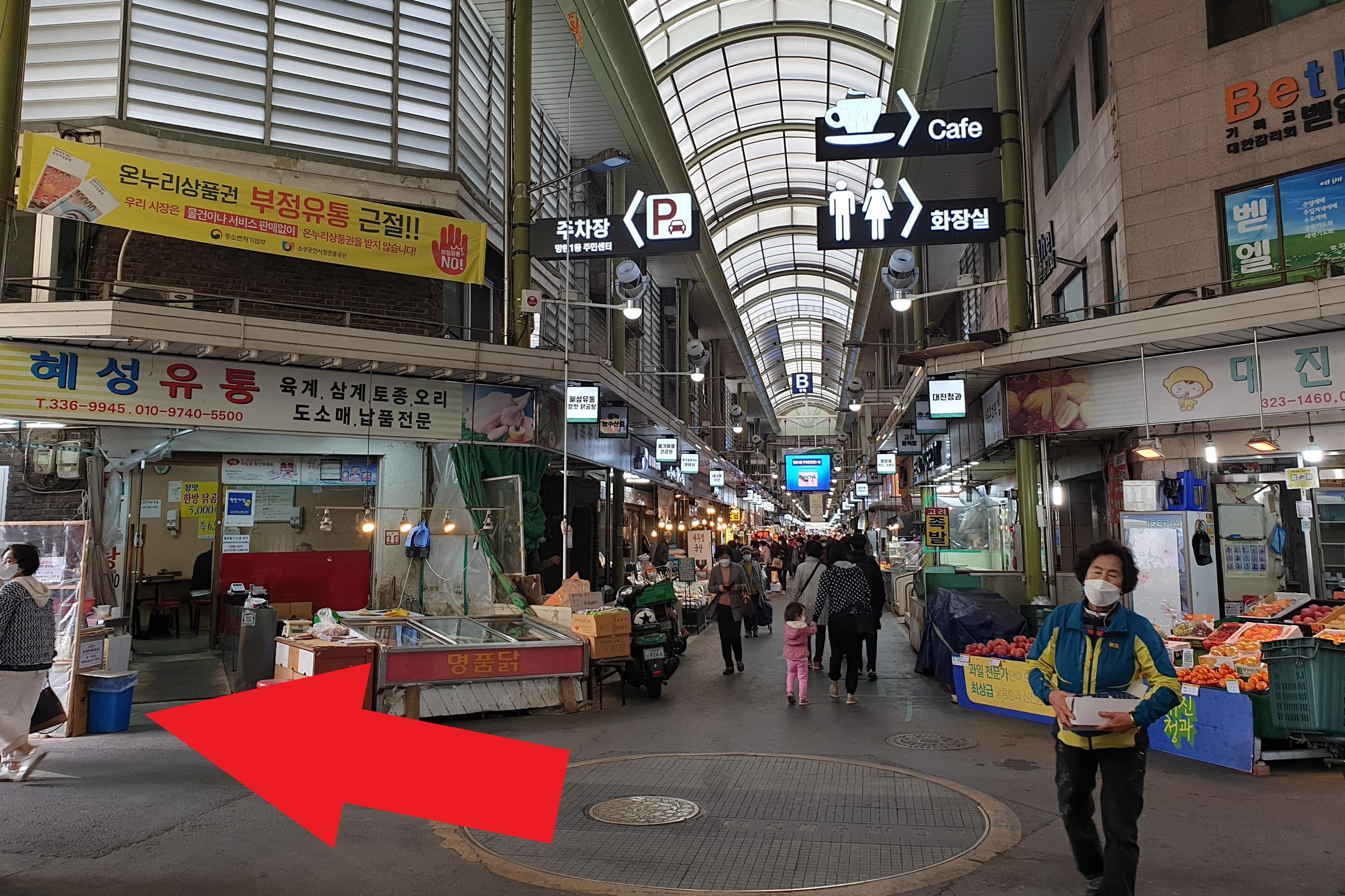 韓国、韓国カフェ、ブルーカフェ、韓国ブルーカフェ、青いカフェ、韓国青いカフェ、韓国ブルー、韓国青、マンウォン市場、望遠市場、マンウォン、チャンシン駅、夜景のキレイなカフェ、クロワッサン、ブラウニー、ソウルカフェ、ソウル、南山タワー、雰囲気の良いカフェ、韓国夜景カフェ