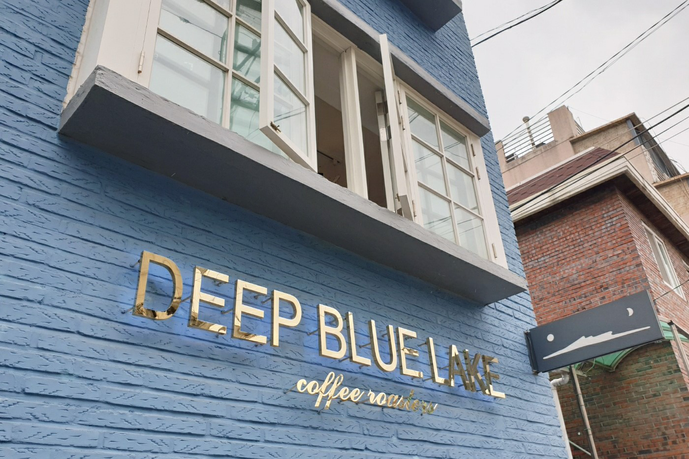 exterior golden sign DEEP BLUE LAKE