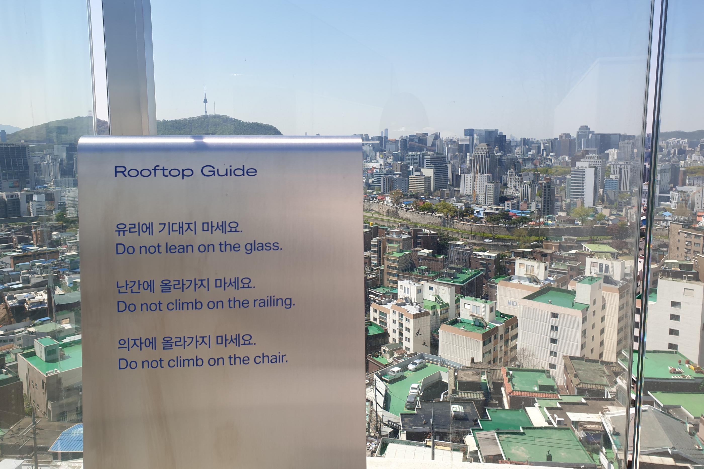 韓国、韓国カフェ、ブルーカフェ、韓国ブルーカフェ、青いカフェ、韓国青いカフェ、韓国ブルー、韓国青、マンウォン市場、望遠市場、マンウォン、チャンシン駅、夜景のキレイなカフェ、クロワッサン、ブラウニー、ソウルカフェ、ソウル、南山タワー、雰囲気の良いカフェ、韓国夜景カフェ