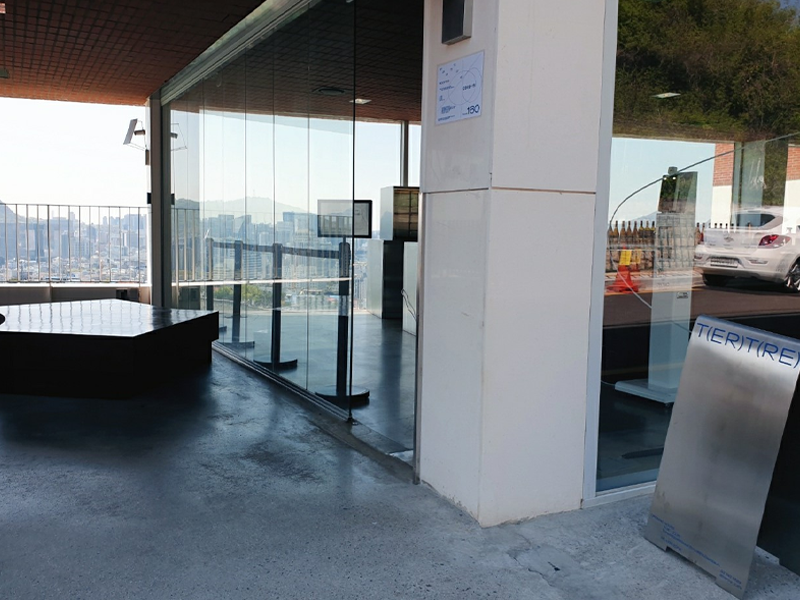 exterior T(ER)T(RE) cafe in Seoul