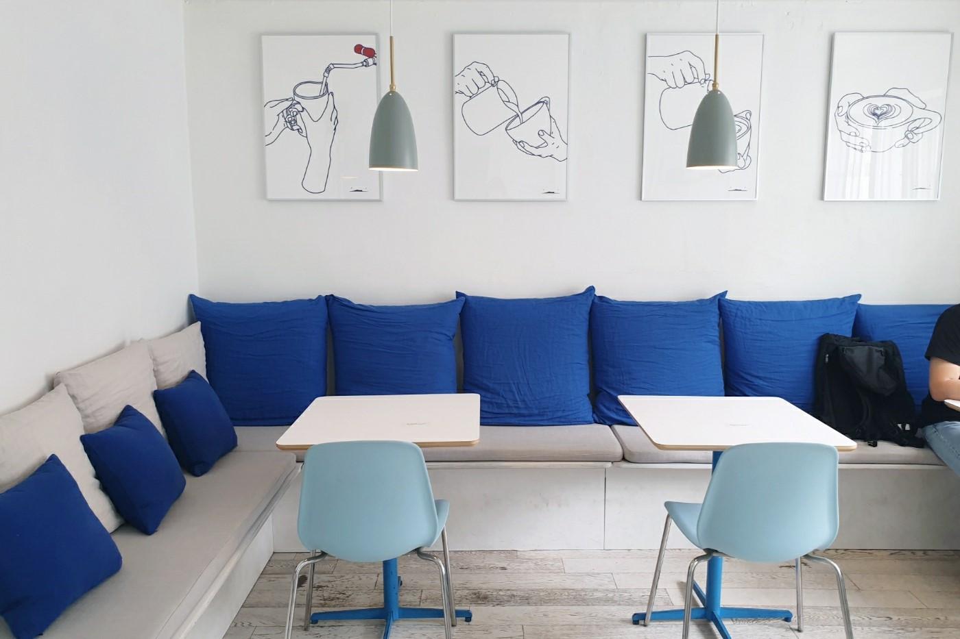 韓国、韓国カフェ、ブルーカフェ、韓国ブルーカフェ、青いカフェ、韓国青いカフェ、韓国ブルー、韓国青、マンウォン市場、望遠市場、マンウォン、チャンシン駅、夜景のキレイなカフェ、クロワッサン、ブラウニー、ソウルカフェ、ソウル、南山タワー、雰囲気の良いカフェ、韓国夜景カフェ