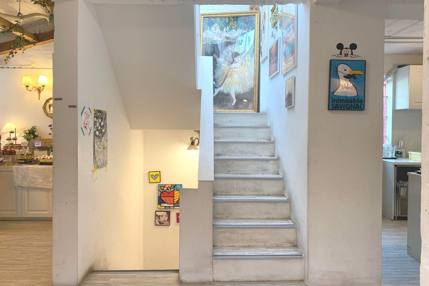 cầu thang lên tầng 2 Mamma Mia, apgujeong