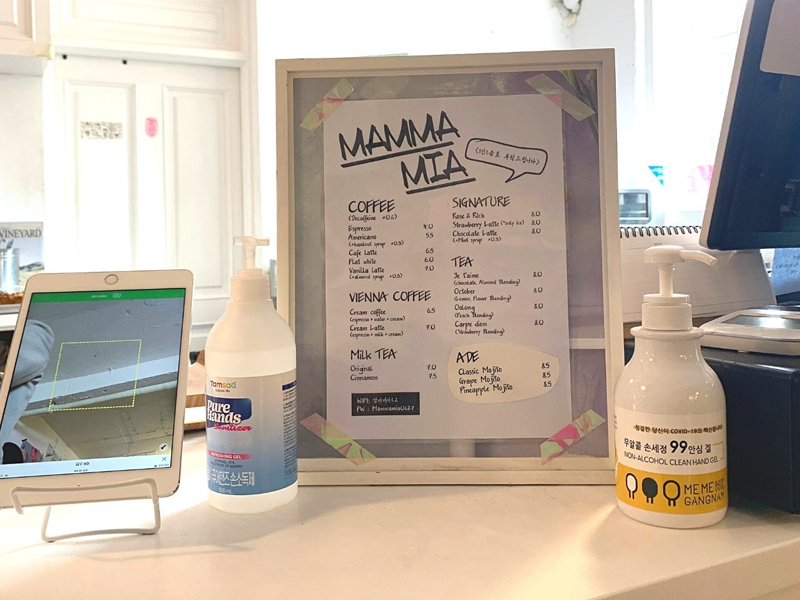 ホンデ入口駅カフェ、ホンデ入口駅、ホンデ、狎鴎亭、アックジョン、カフェ、韓国、韓国カフェ、ピンクカフェ、韓国ピンクカフェ、可愛いカフェ、韓国ピンク、デザートカフェ、ソウルカフェ、ソウル、雰囲気の良いカフェ、ケーキ、オシャレなカフェ、ロゼ、ヘリ