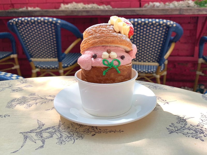 ホンデ入口駅カフェ、ホンデ入口駅、ホンデ、狎鴎亭、アックジョン、カフェ、韓国、韓国カフェ、ピンクカフェ、韓国ピンクカフェ、可愛いカフェ、韓国ピンク、デザートカフェ、ソウルカフェ、ソウル、雰囲気の良いカフェ、ケーキ、オシャレなカフェ、ロゼ、ヘリ