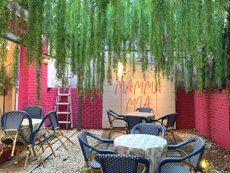 ホンデ入口駅カフェ、ホンデ入口駅、ホンデ、狎鴎亭、アックジョン、カフェ、韓国、韓国カフェ、ピンクカフェ、韓国ピンクカフェ、可愛いカフェ、韓国ピンク、デザートカフェ、ソウルカフェ、ソウル、雰囲気の良いカフェ、ケーキ、オシャレなカフェ、ロゼ、ヘリ