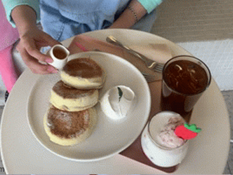 ホンデ入口駅カフェ、ホンデ入口駅、ホンデ、狎鴎亭、アックジョン、カフェ、韓国、韓国カフェ、ピンクカフェ、韓国ピンクカフェ、可愛いカフェ、韓国ピンク、デザートカフェ、ソウルカフェ、ソウル、雰囲気の良いカフェ、ケーキ、オシャレなカフェ、ロゼ、ヘリ