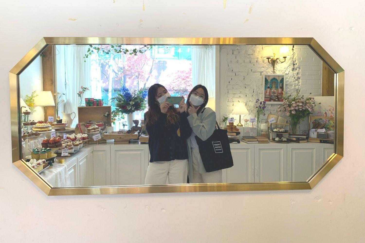 gương ở Mamma Mia, apgujeong