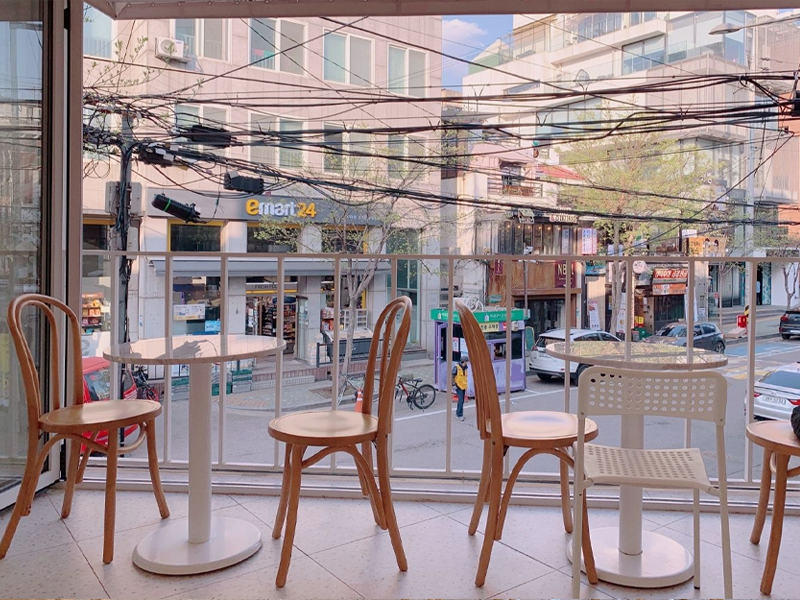 ホンデ入口駅カフェ、ホンデ入口駅、ホンデ、狎鴎亭、アックジョン、カフェ、韓国、韓国カフェ、ピンクカフェ、韓国ピンクカフェ、可愛いカフェ、韓国ピンク、デザートカフェ、ソウルカフェ、ソウル、雰囲気の良いカフェ、ケーキ、オシャレなカフェ、ロゼ、ヘリ