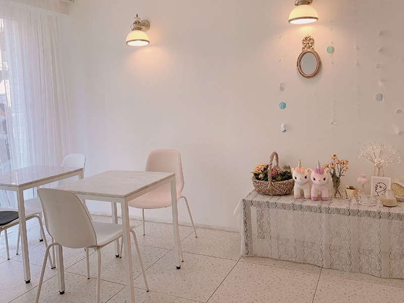 ホンデ入口駅カフェ、ホンデ入口駅、ホンデ、狎鴎亭、アックジョン、カフェ、韓国、韓国カフェ、ピンクカフェ、韓国ピンクカフェ、可愛いカフェ、韓国ピンク、デザートカフェ、ソウルカフェ、ソウル、雰囲気の良いカフェ、ケーキ、オシャレなカフェ、ロゼ、ヘリ