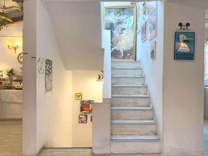 ホンデ入口駅カフェ、ホンデ入口駅、ホンデ、狎鴎亭、アックジョン、カフェ、韓国、韓国カフェ、ピンクカフェ、韓国ピンクカフェ、可愛いカフェ、韓国ピンク、デザートカフェ、ソウルカフェ、ソウル、雰囲気の良いカフェ、ケーキ、オシャレなカフェ、ロゼ、ヘリ