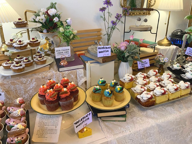 ホンデ入口駅カフェ、ホンデ入口駅、ホンデ、狎鴎亭、アックジョン、カフェ、韓国、韓国カフェ、ピンクカフェ、韓国ピンクカフェ、可愛いカフェ、韓国ピンク、デザートカフェ、ソウルカフェ、ソウル、雰囲気の良いカフェ、ケーキ、オシャレなカフェ、ロゼ、ヘリ