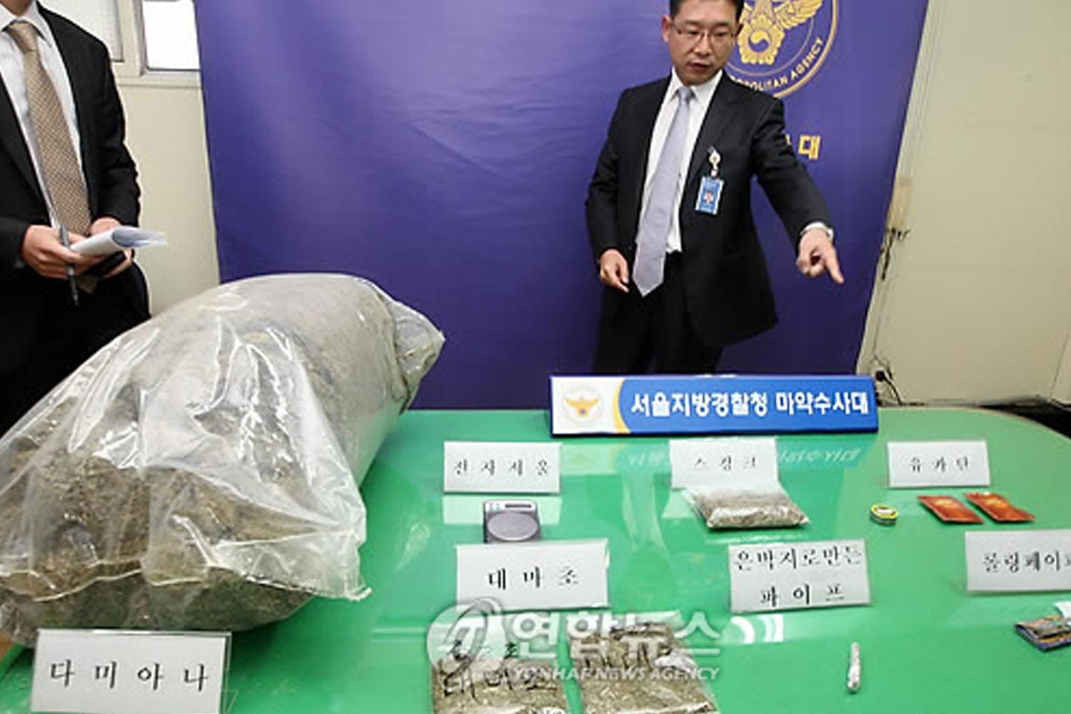 ลักลอบส่งยาเสพติดในรูปแบบของการส่งจดหมาย