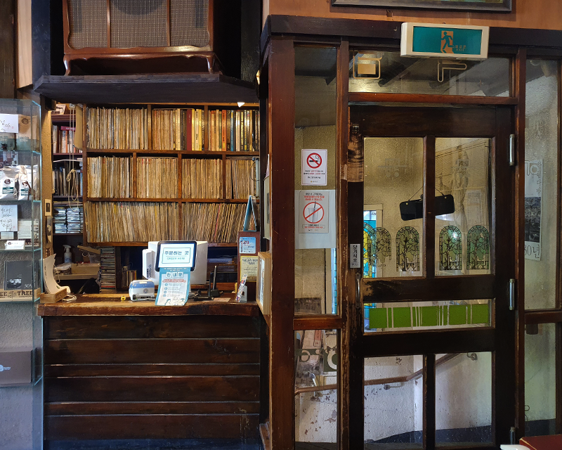 韓国、タバン、韓国タバン、韓国カフェ、韓国カフェの元祖、ビョルタバン、スタバ、ビョルタバン店、ビエンナーコピ、ウィンナーコーヒー、韓国文化、韓国カフェ文化、BTS、グリーティング、大学路、テハンノ、ウルチロ、乙支路、茶房、喫茶、喫茶店、韓国茶房、韓国喫茶店、昔の韓国