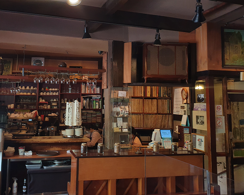 韓国、タバン、韓国タバン、韓国カフェ、韓国カフェの元祖、ビョルタバン、スタバ、ビョルタバン店、ビエンナーコピ、ウィンナーコーヒー、韓国文化、韓国カフェ文化、BTS、グリーティング、大学路、テハンノ、ウルチロ、乙支路、茶房、喫茶、喫茶店、韓国茶房、韓国喫茶店、昔の韓国