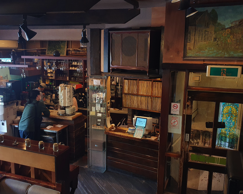 韓国、タバン、韓国タバン、韓国カフェ、韓国カフェの元祖、ビョルタバン、スタバ、ビョルタバン店、ビエンナーコピ、ウィンナーコーヒー、韓国文化、韓国カフェ文化、BTS、グリーティング、大学路、テハンノ、ウルチロ、乙支路、茶房、喫茶、喫茶店、韓国茶房、韓国喫茶店、昔の韓国