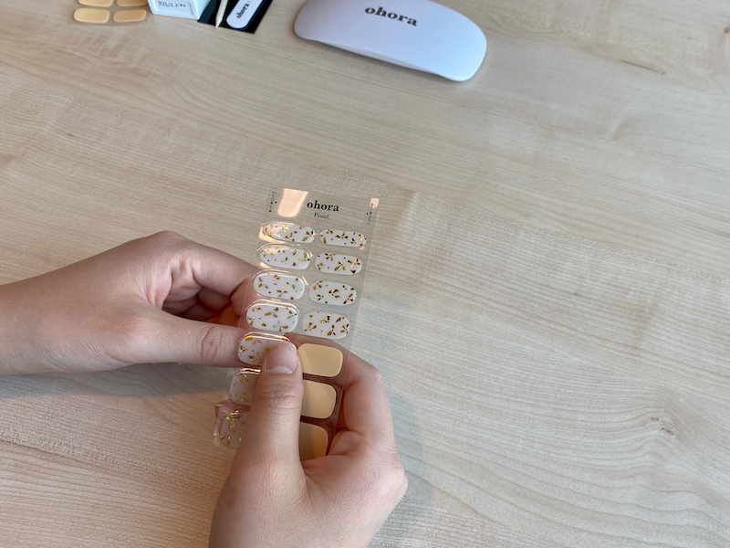 Matching the size of gel nail stickers to nails