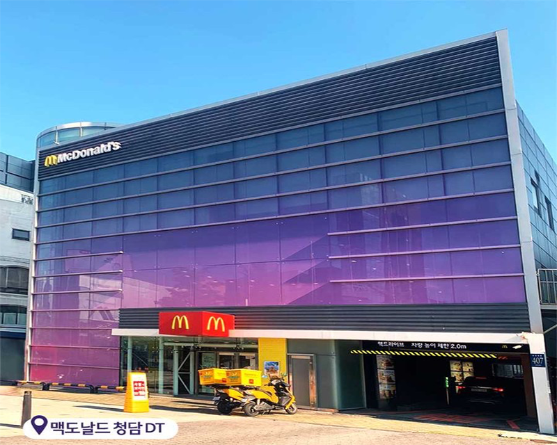 McDonald's Hàn Quốc được sơn màu tím ủng hộ BTS