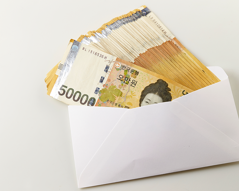 Plenty of 50,000 won bills in an envelope
