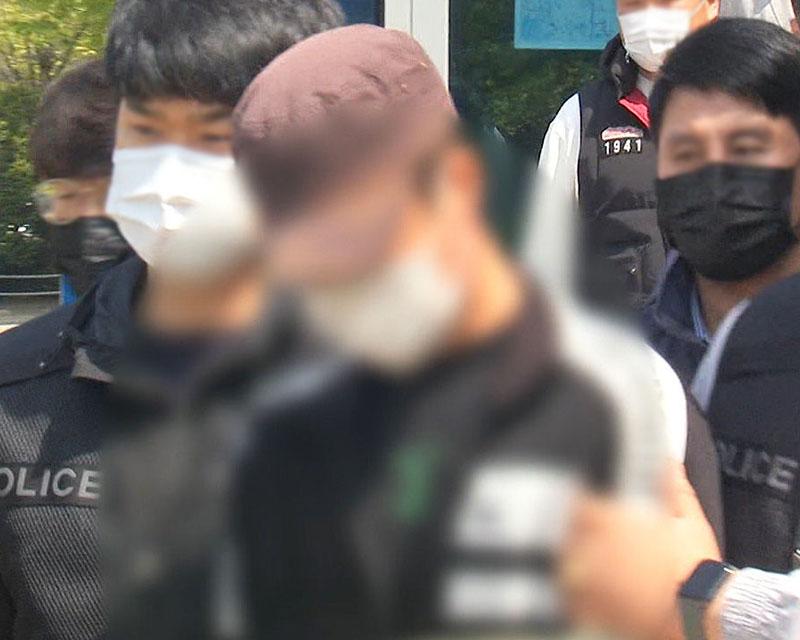 ชายวัย 30 ปีรายหนึ่ง ที่ใช้อาวุธกับเพื่อนร่วมงานหญิง