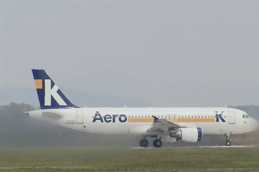 Aero K航空客机在机场跑道上的图片。韩国新成立的廉价航空于清州至济州启动首航计划。