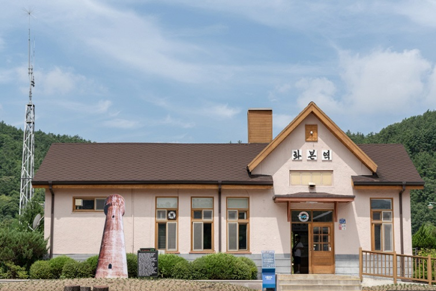 Hwabon Station exterior (화본역)