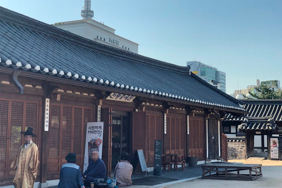 View of traditional Korean handicraft shop at Namsan Hanok Village, offering a glimpse into cultural arts.