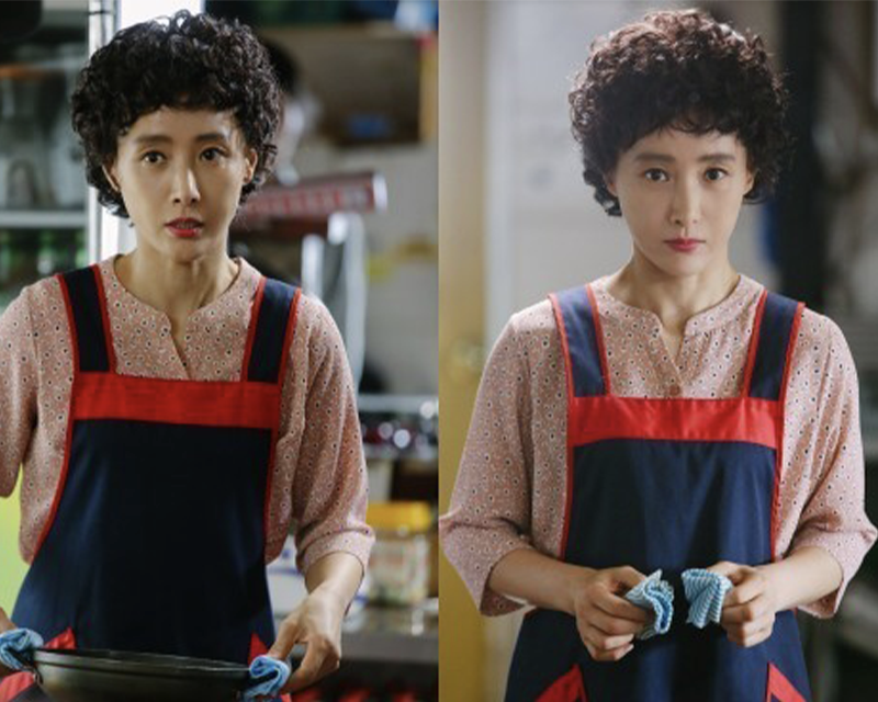 韓國家庭主婦的生活場景,女性穿著工作圍裙,手持廚房工具,展示髮型管理時間的便利性。