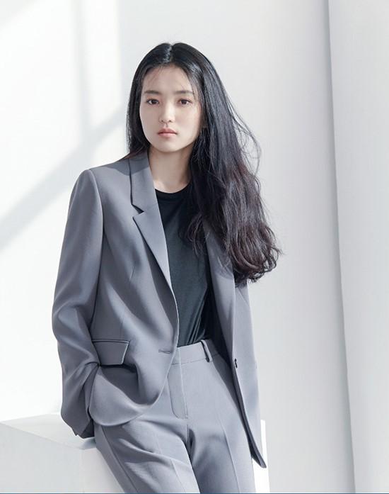  คิม แทรี