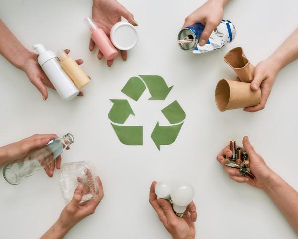 Xu hướng không rác thải ở Hàn và cửa hàng Innisfree làm từ chai tái chế 