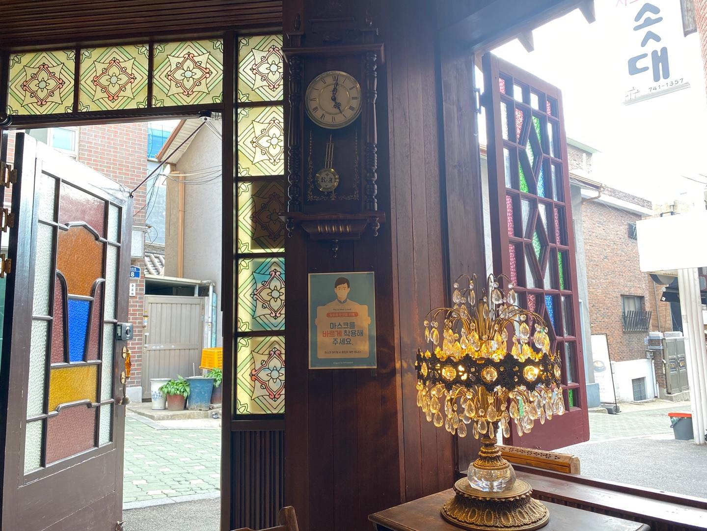 Pretty interior at Coffee Hanyakbang in Hyeahwa