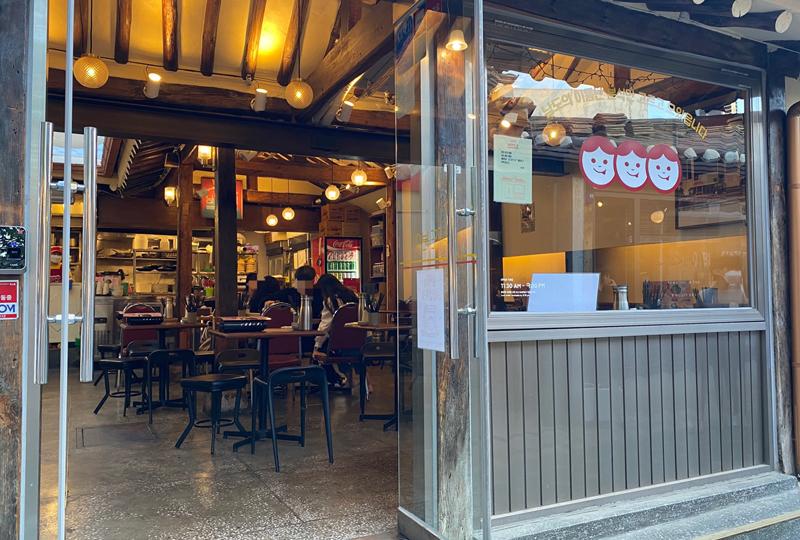 Tteok-bokki restaurant in Ikseon-dong