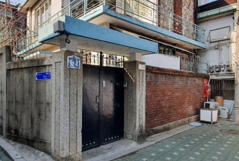 Entrance to Ju-kyung