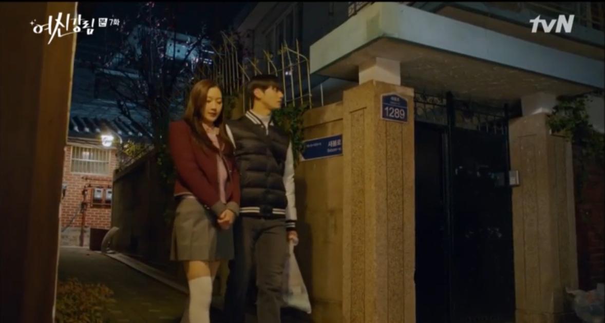 Ju-kyung and boyfriend in front of her house in drama True Beauty