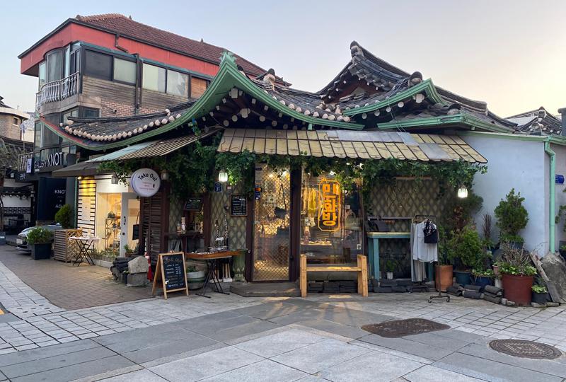 Manwha cafe on Yunposun-gil