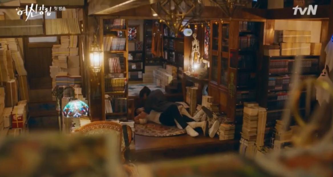 Scramble in manwha cafe in True Beauty